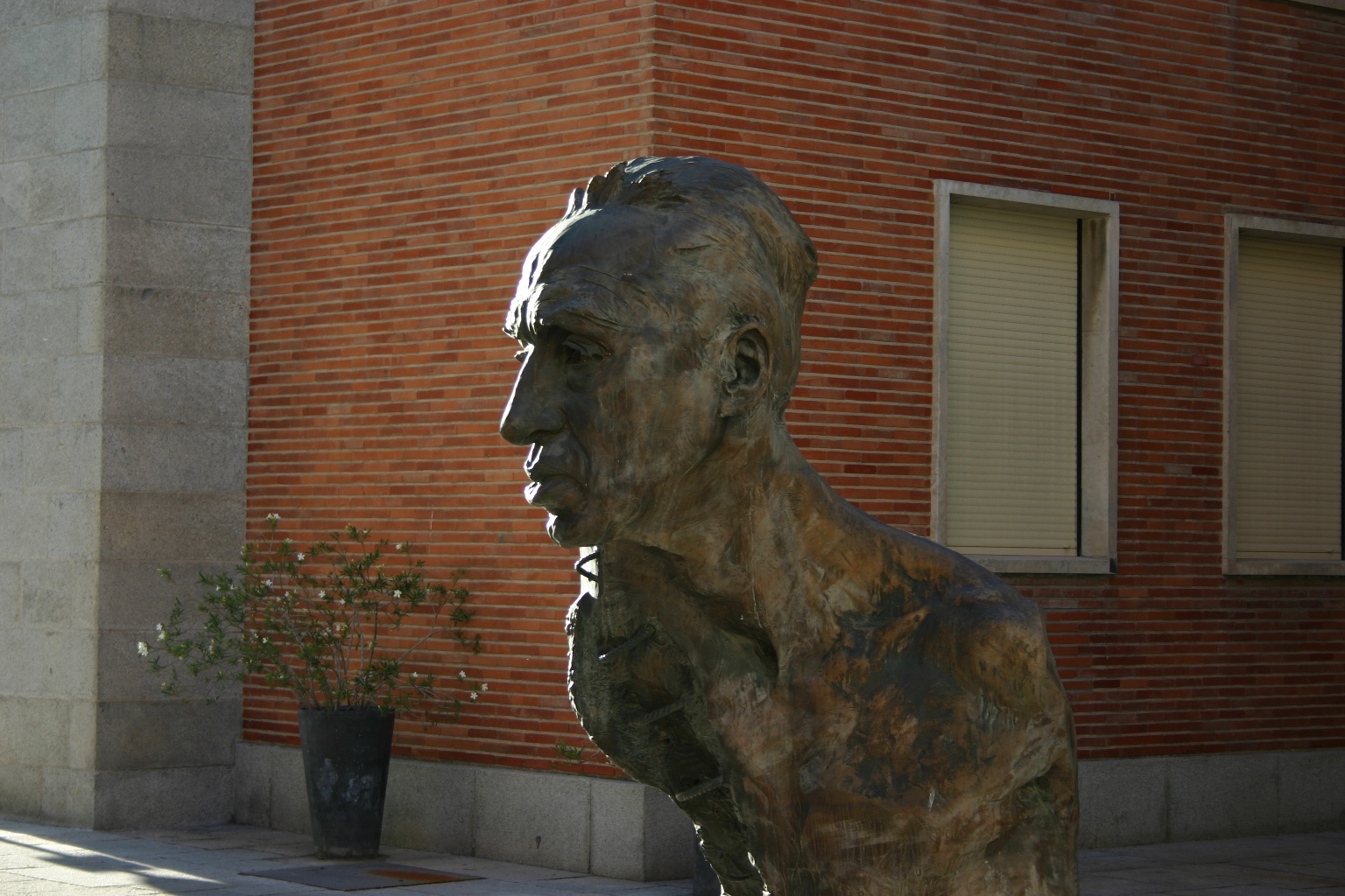 Severo Ochoa y Ramón y Cajal monument, CSIC, Madrid - 06.JPG